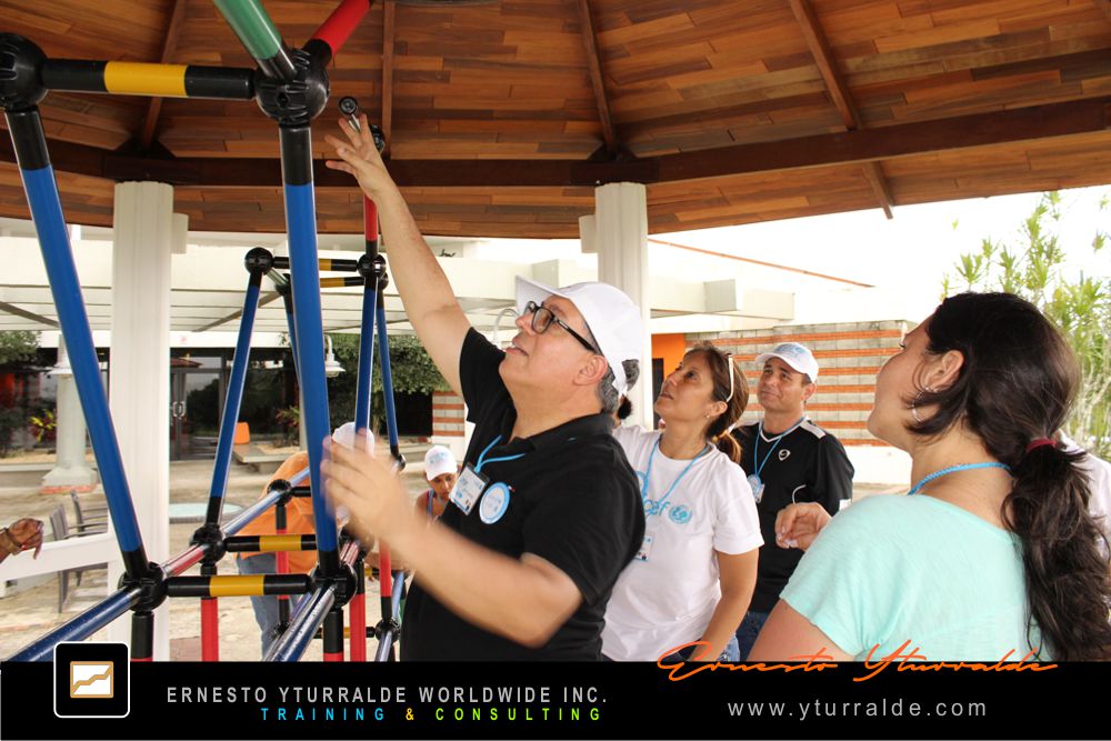 TEAM BUILDING Nicaragua, trabajo en equipo con cuerdas para alinear objetivos y cooperación.