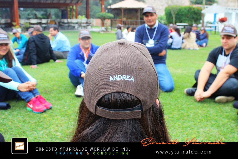 Actividades lúdicas en Nicaragua, cuerdas bajas para fortalecer empatía y escucha activa.